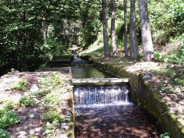 分水嶺を越えて木曽から伊那へ 木曾山用水（きそやまようすい  